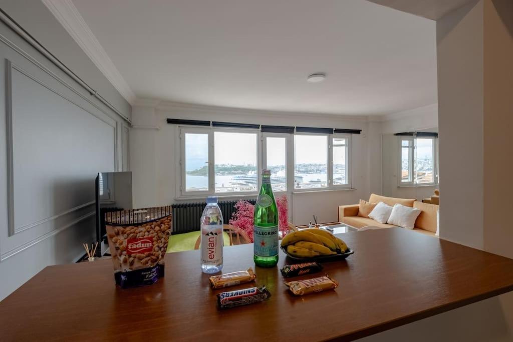 Bosphorus View With Two Bedrooms In Cihangir *