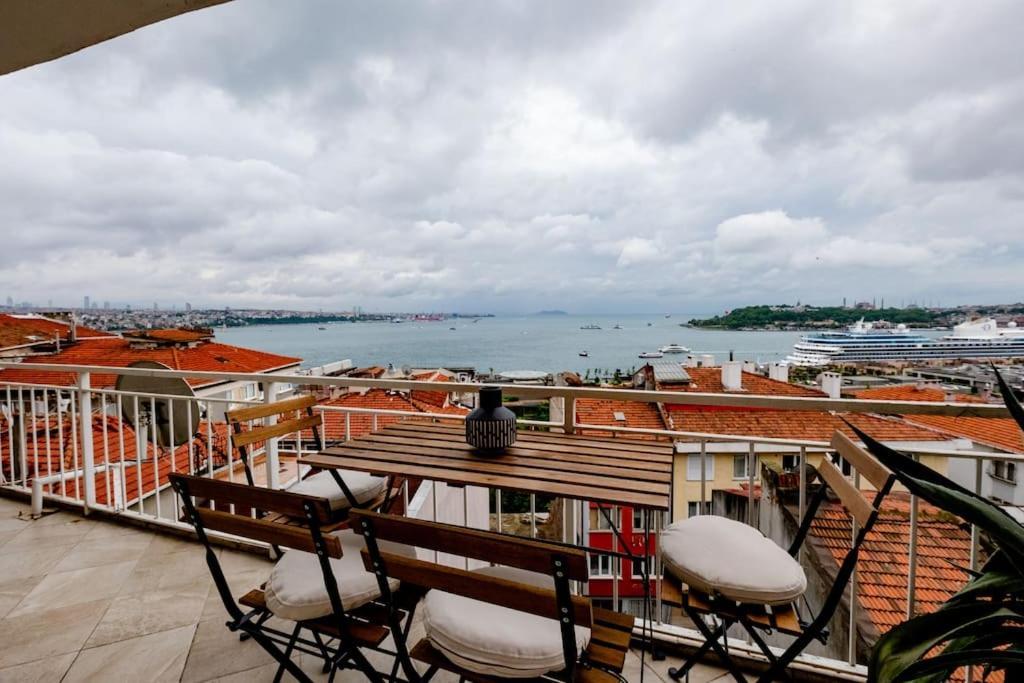 Bosphorus View With Two Bedrooms In Cihangir Istanbul