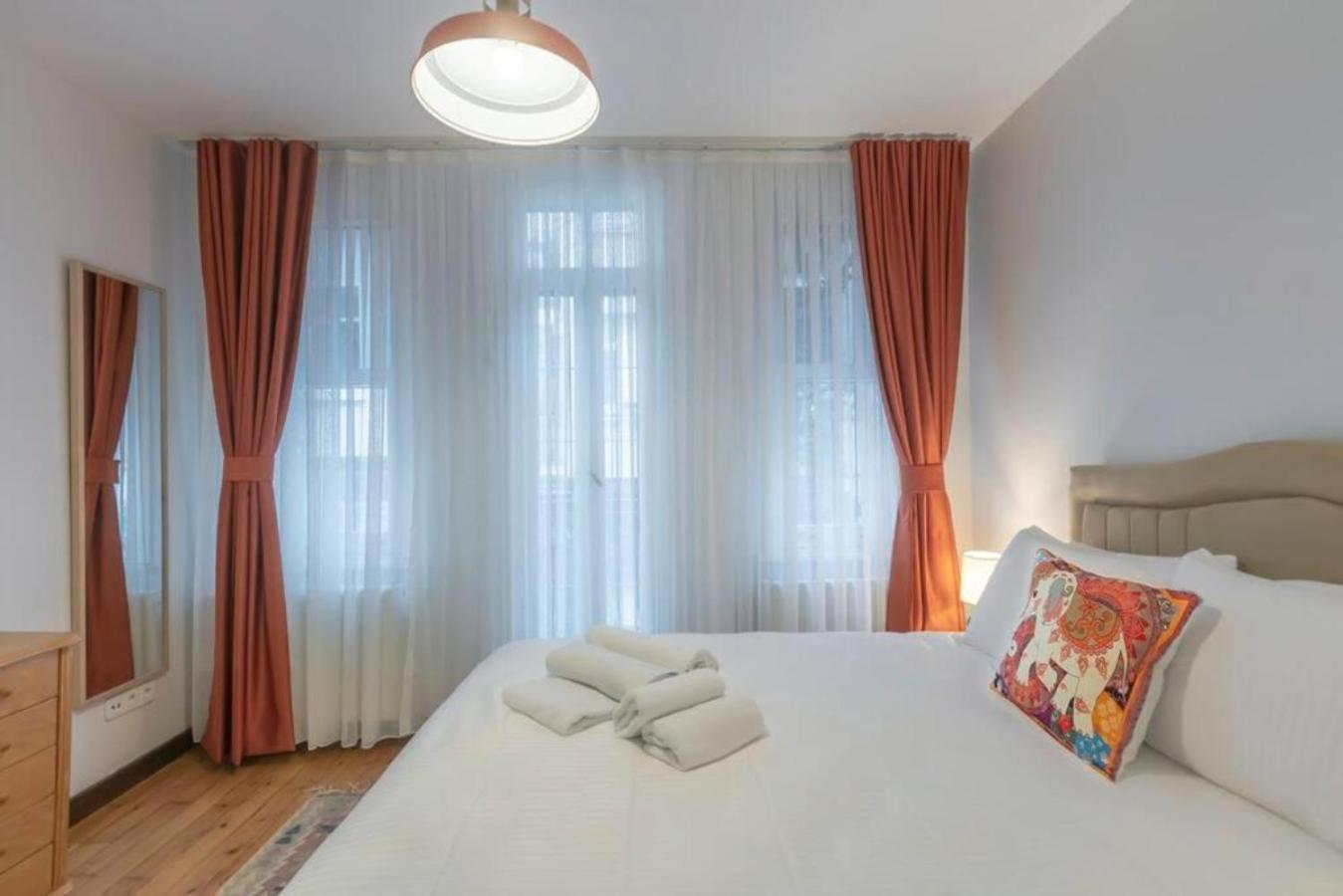 Apartment 5br Haven In Cihangir - Near Istiklal & Taksim