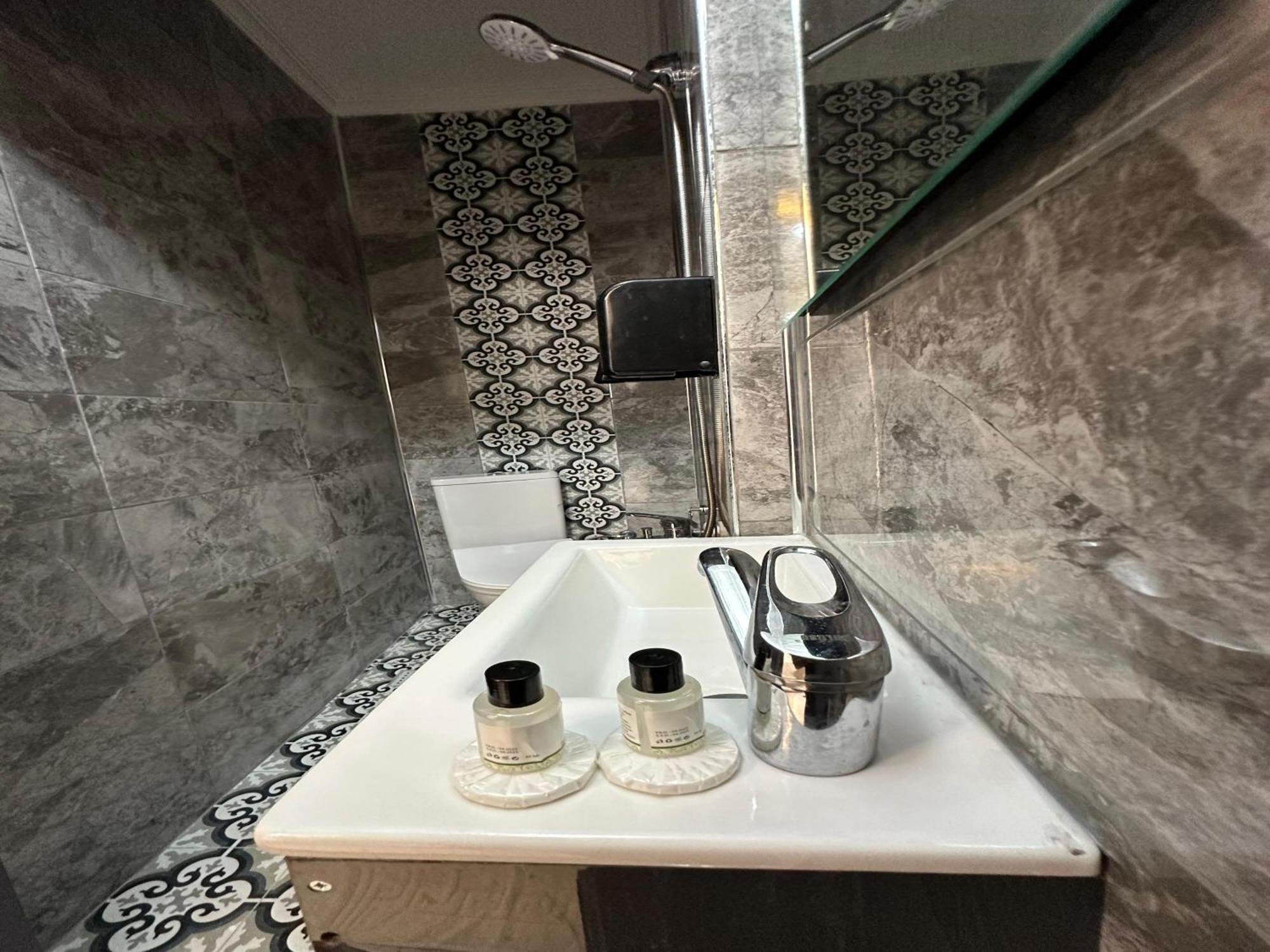 Asil Kosova Hotel