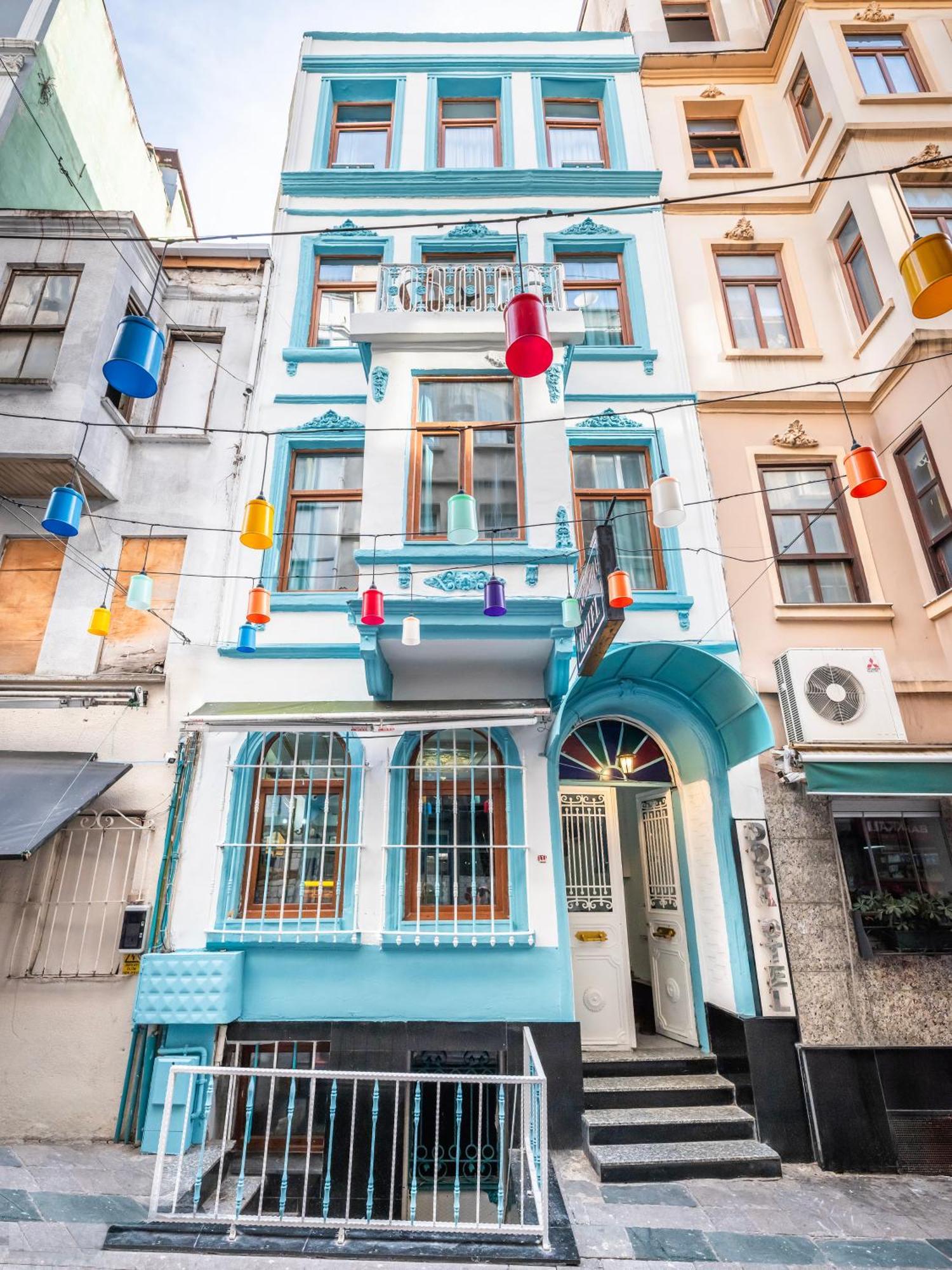Taksim Dora