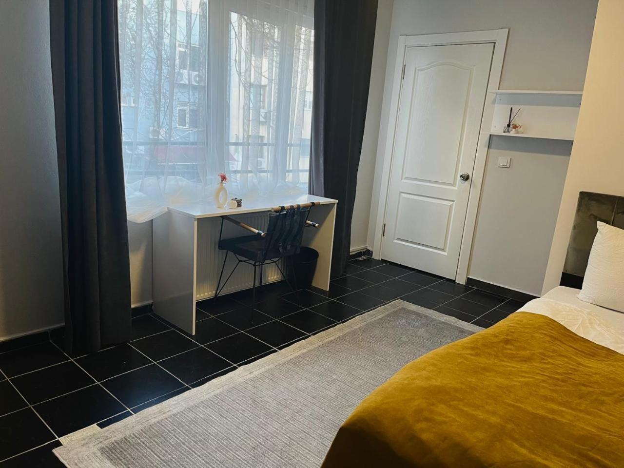 Aparthotel With A Common Bathroom In A Digital Nomad House 110 Istanbul
