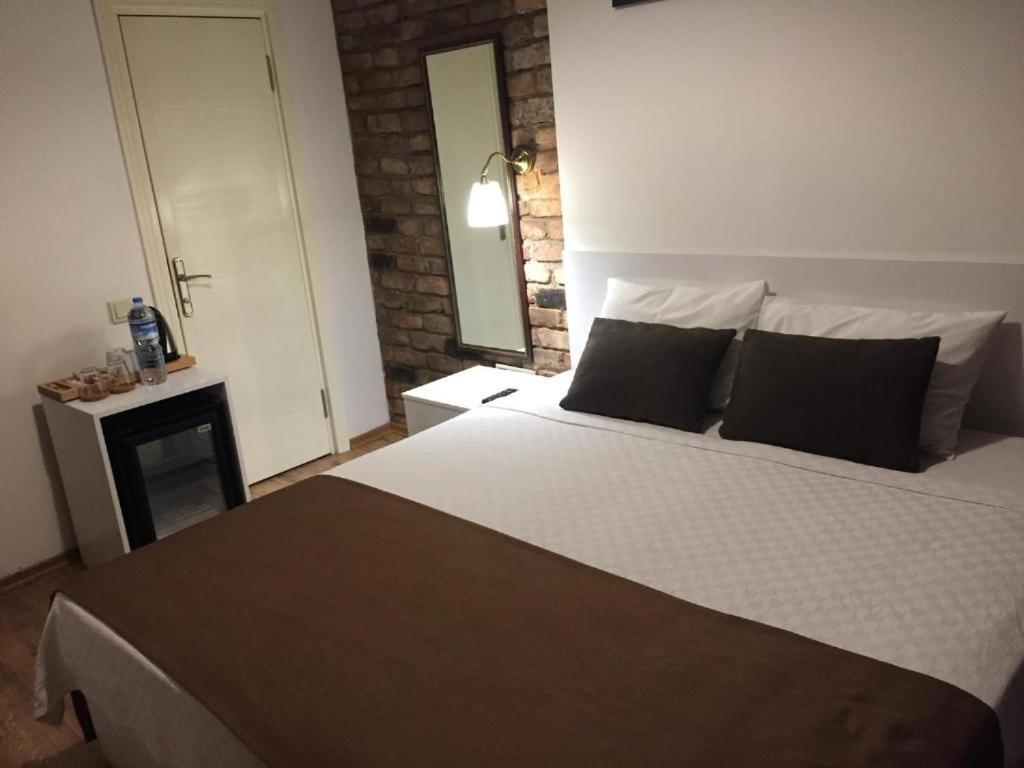 Greenpoint Hotel