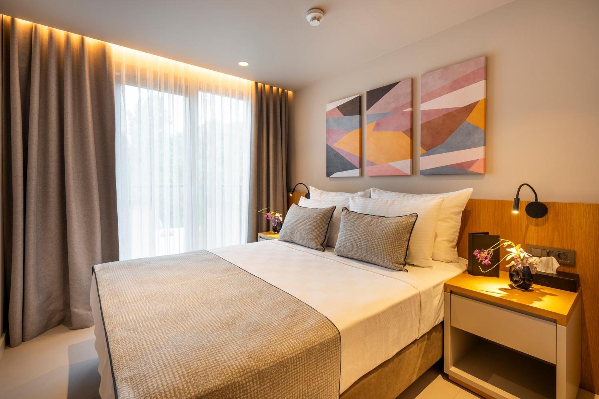 Erk Hotel *