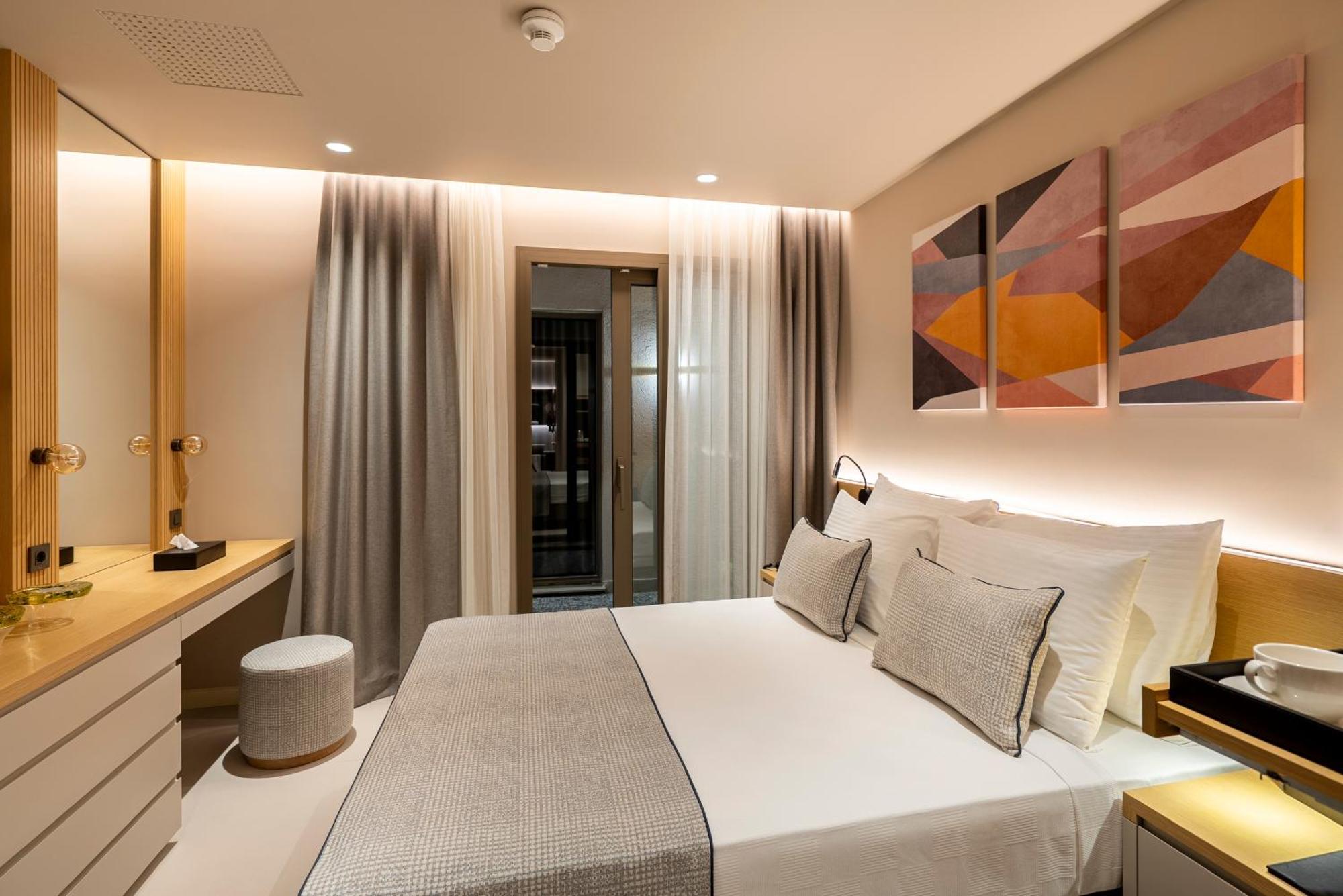 Erk Hotel *