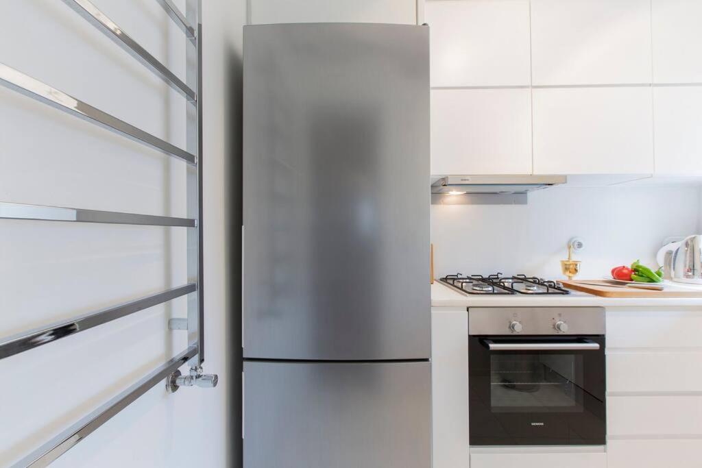 Architect Jonas Generous 85 Sqm Full Of Art Istanbul