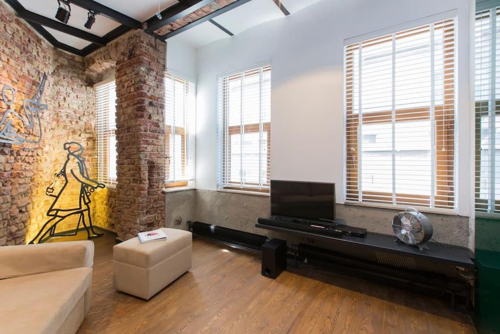 Architect Jonas Generous 85 Sqm Full Of Art Apartment *