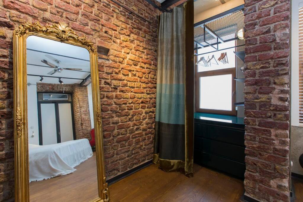 Architect Jonas Generous 85 Sqm Full Of Art Apartment Istanbul
