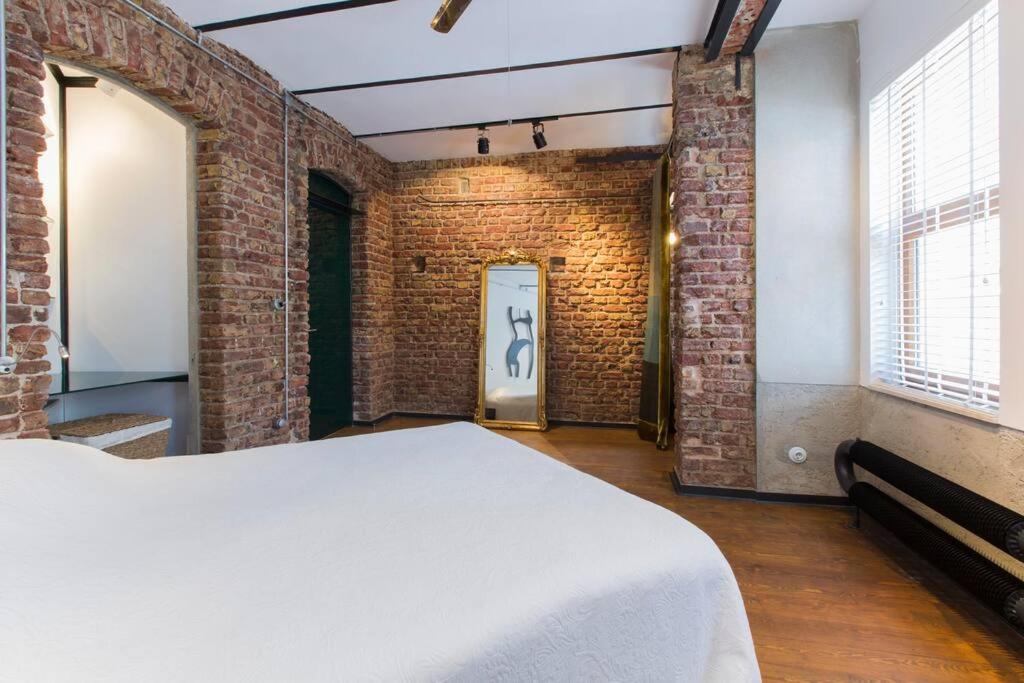 Apartment Architect Jonas Generous 85 Sqm Full Of Art Istanbul
