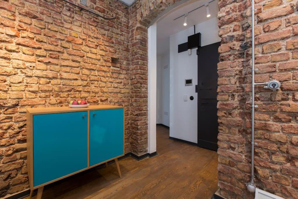 Apartment Architect Jonas Generous 85 Sqm Full Of Art Istanbul