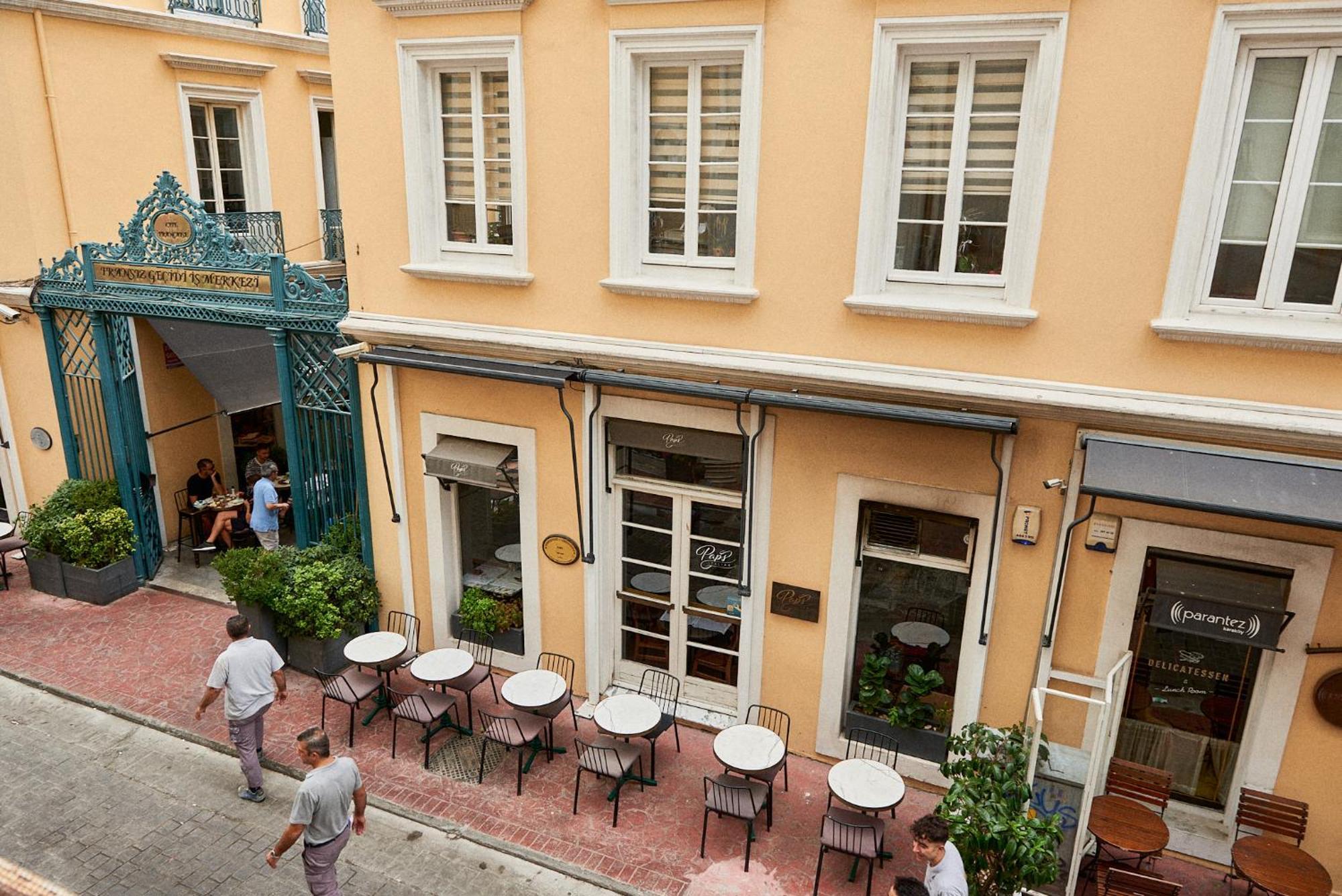 Hotel Nuageux House