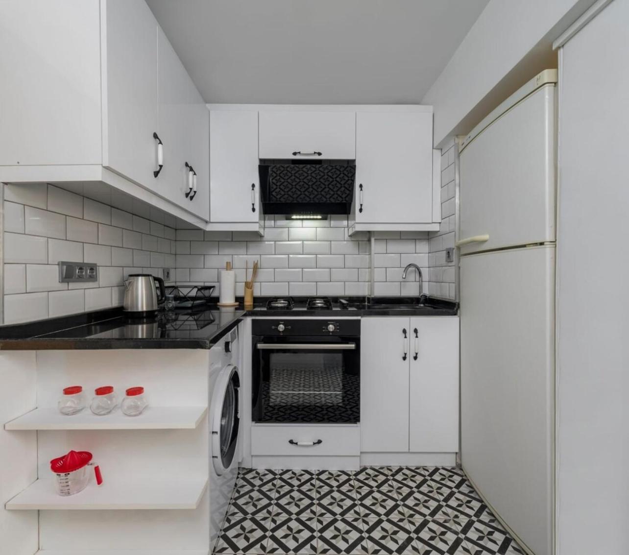 Charming Cozy 2bed1bath Shoreline Bebek! #95 *