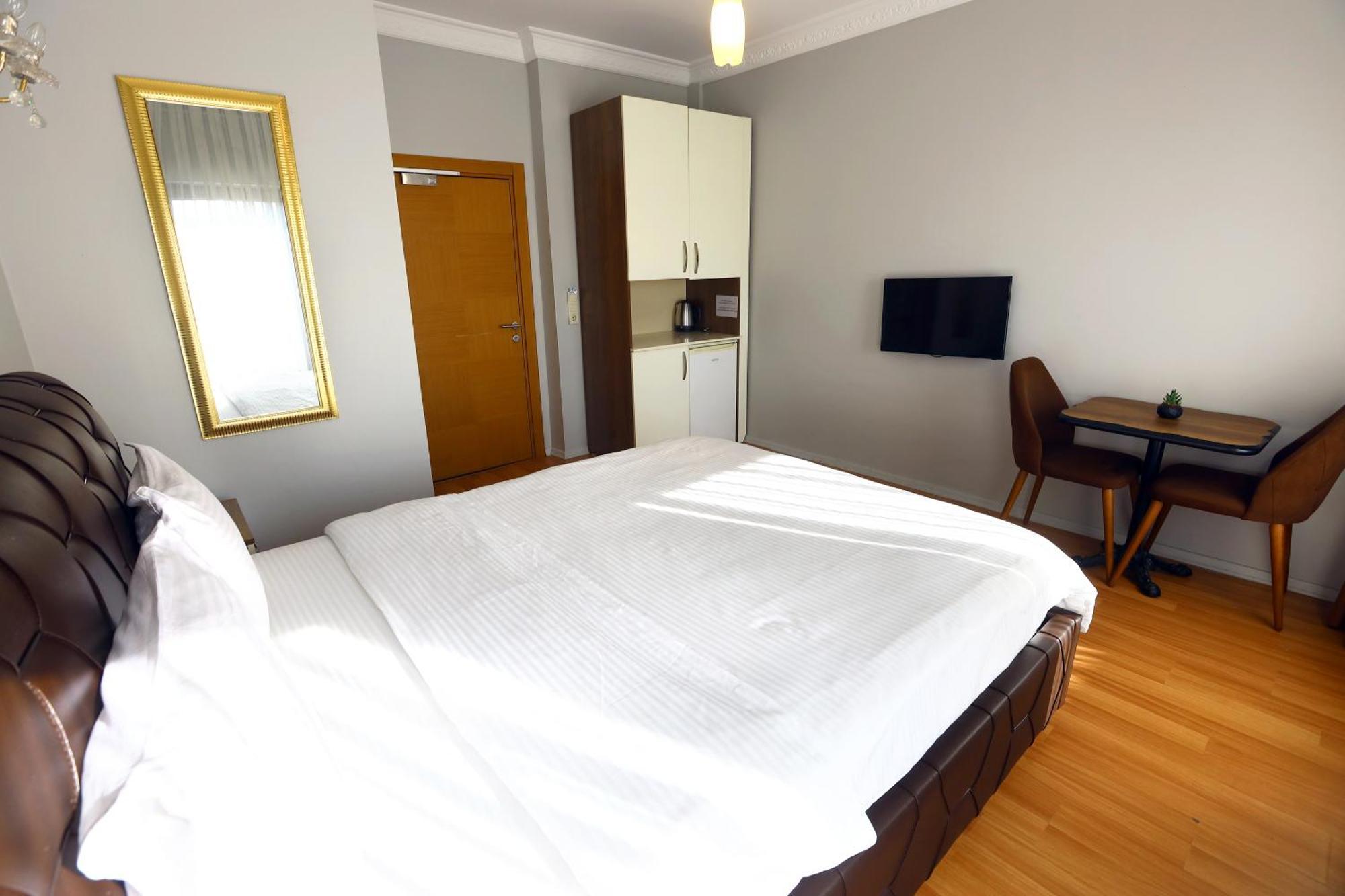Zendy Hotel 2*
