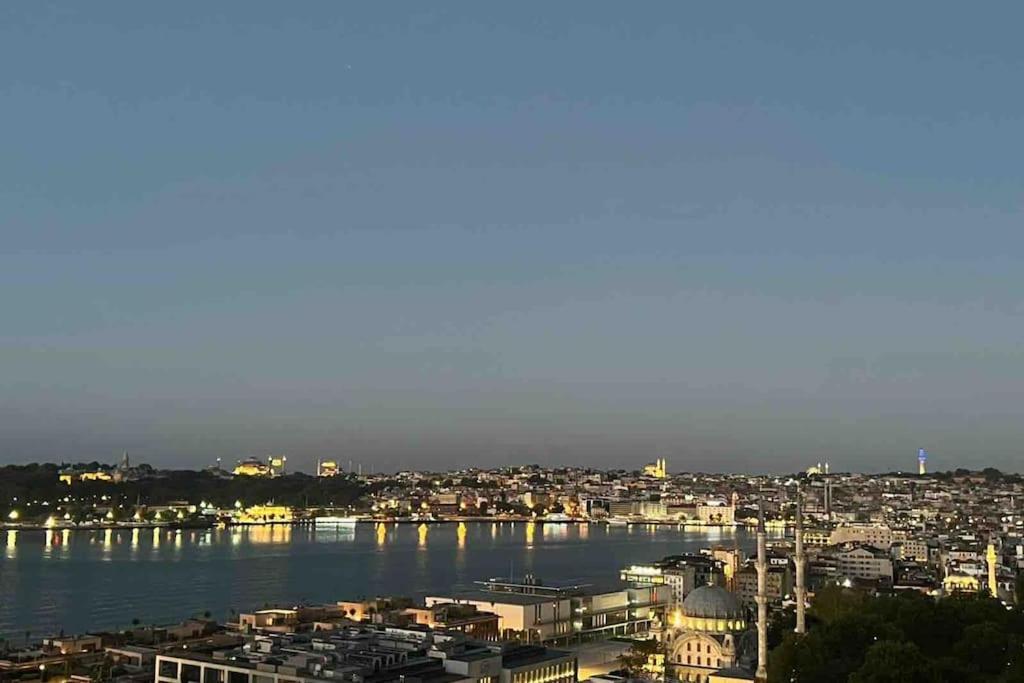 A Million Dollar View In The Heart Of The Apartment