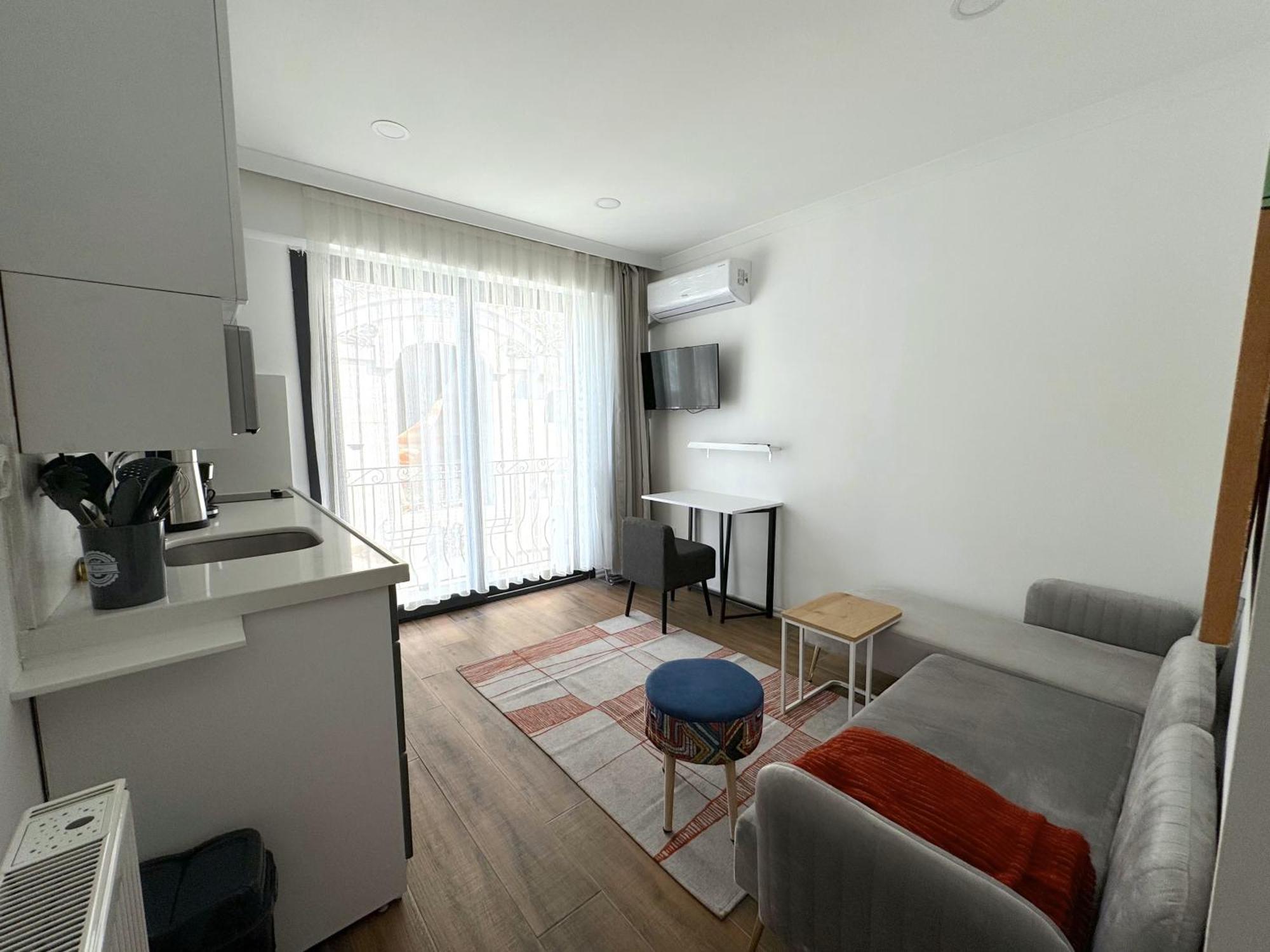 Apartment A Cozy Nest For Your Charming In The Heart Of