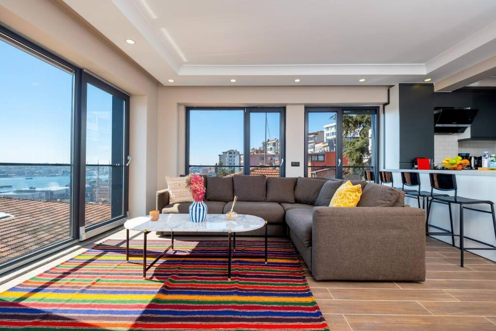Bosphorus View In Superior Flat Istanbul