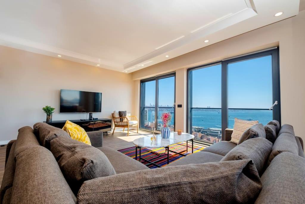 Bosphorus View In Superior Flat *