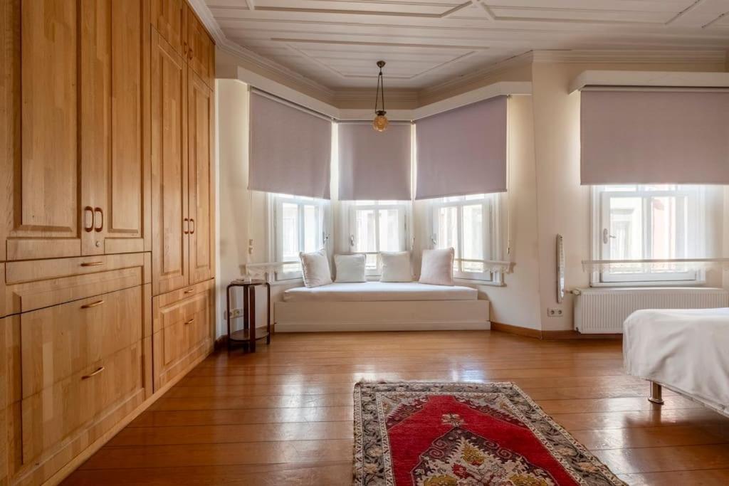 Wonder Triplex Terrace In Peninsula *