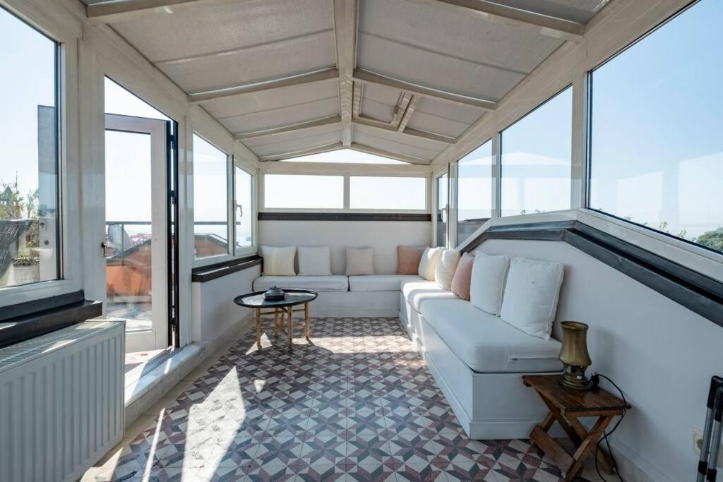 Wonder Triplex Terrace In Peninsula Villa *