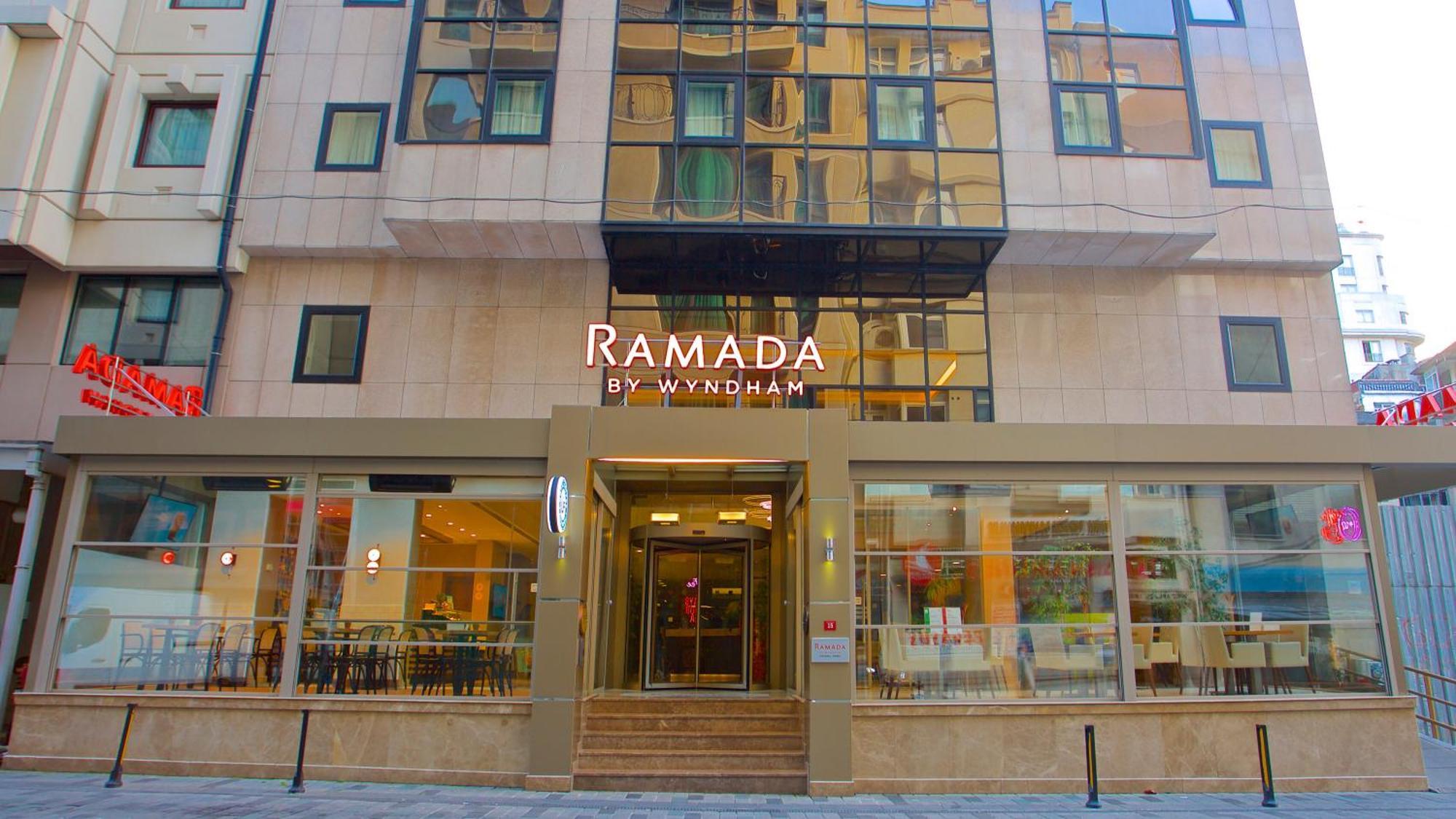 Hotel Ramada By Wyndham Taksim 4*