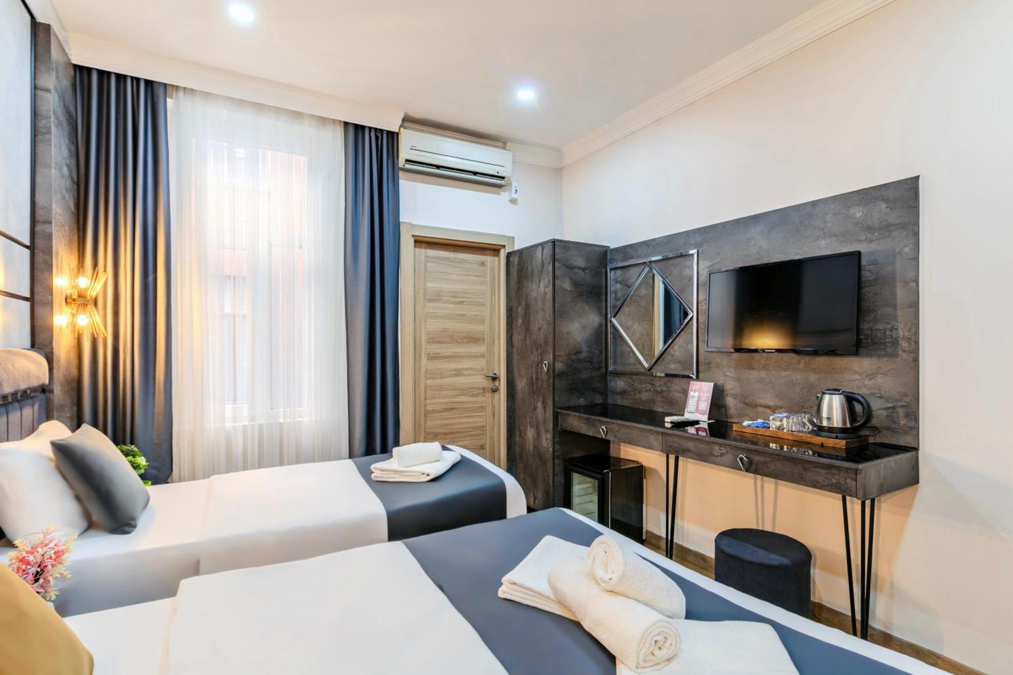 La Pazza Hotel 3*