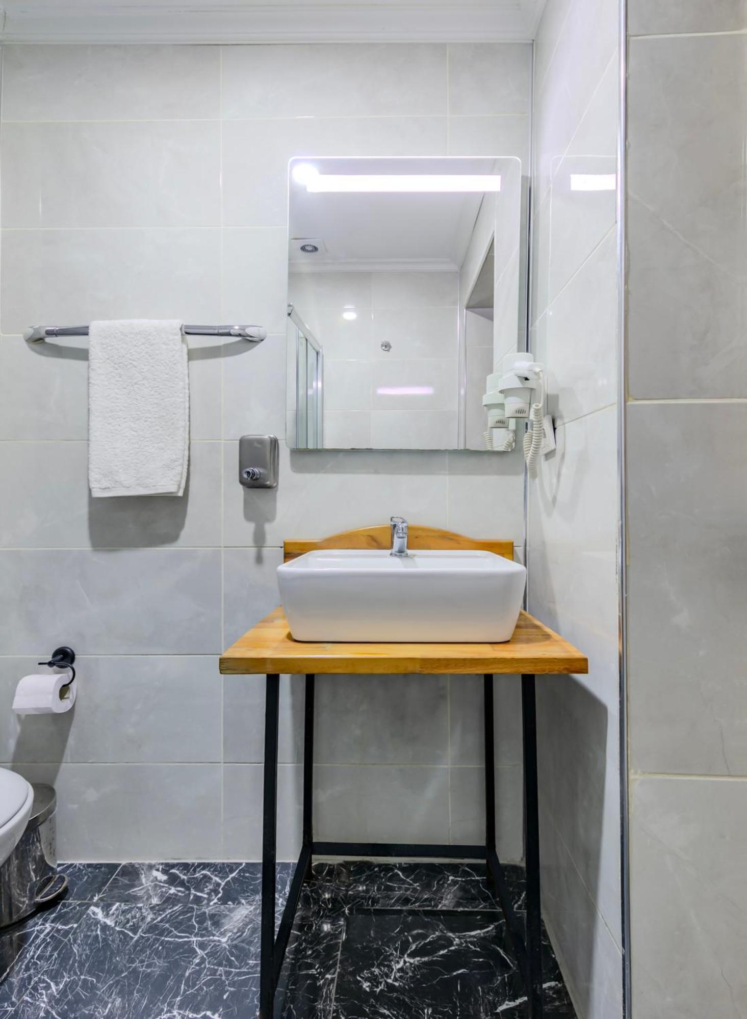 La Pazza Hotel