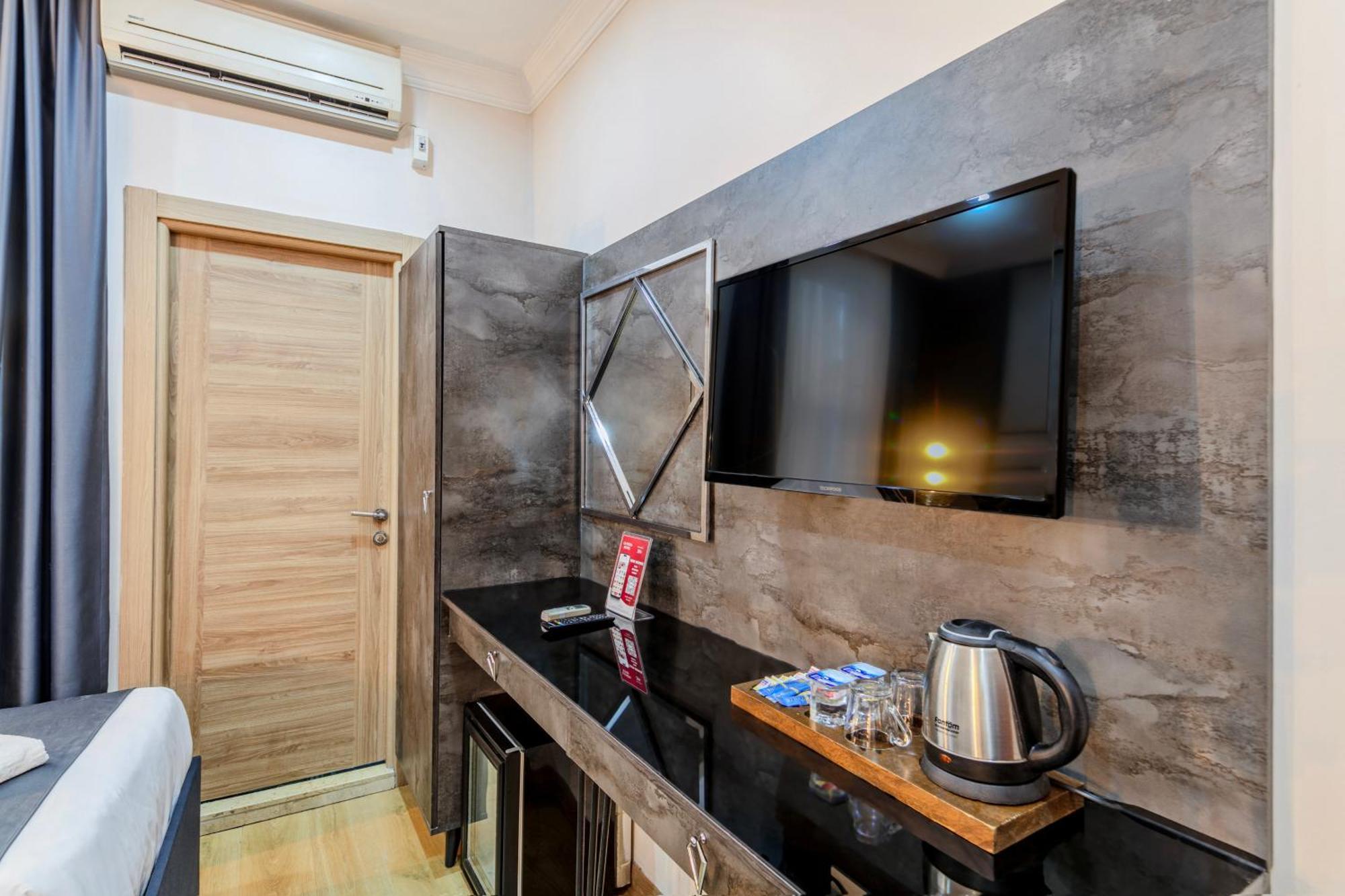 La Pazza Hotel