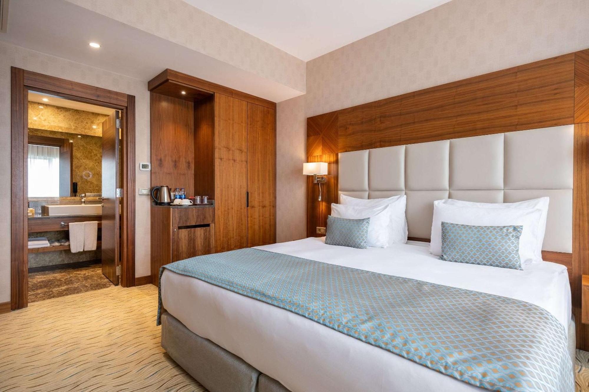 Clarion Mahmutbey Hotel 5*