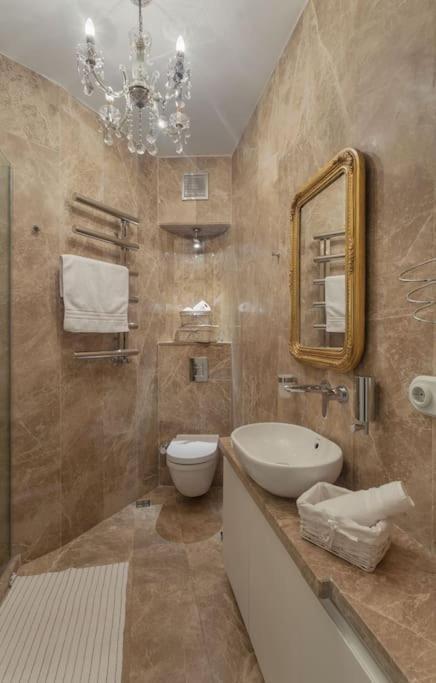 Doctors Spacious Place Apartment