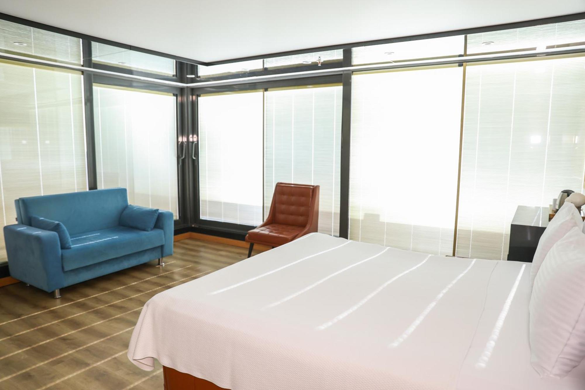 The Hera Platinum 4*