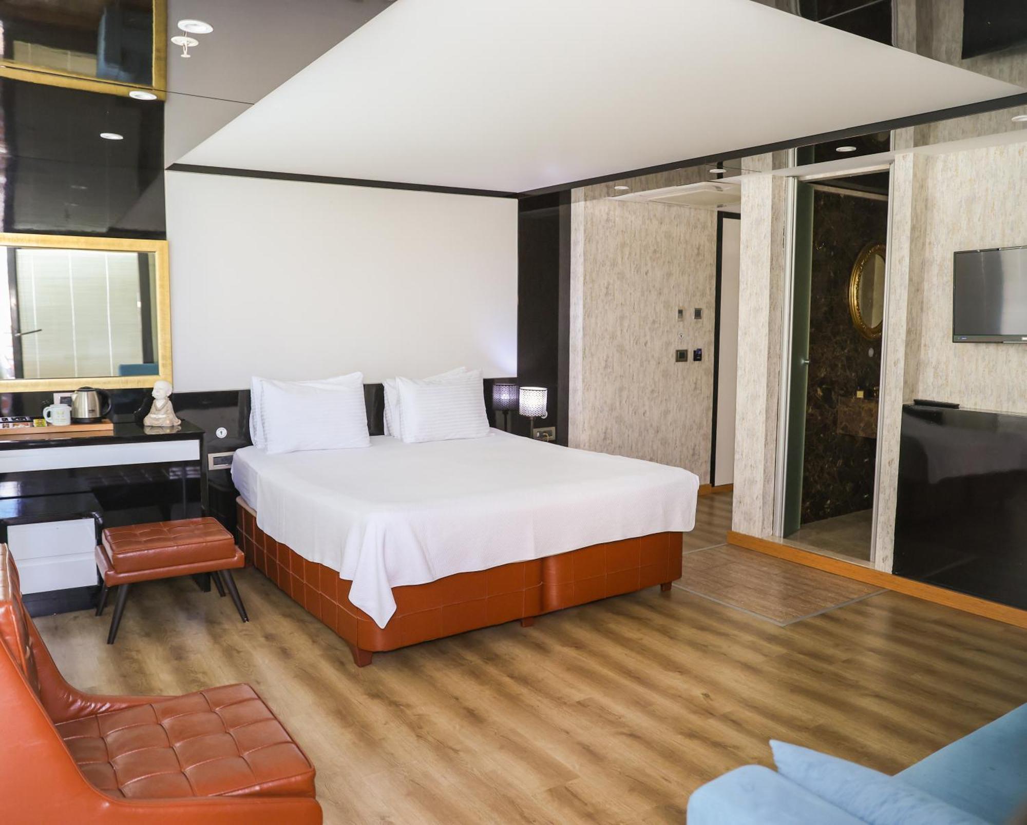 The Hera Platinum 4*