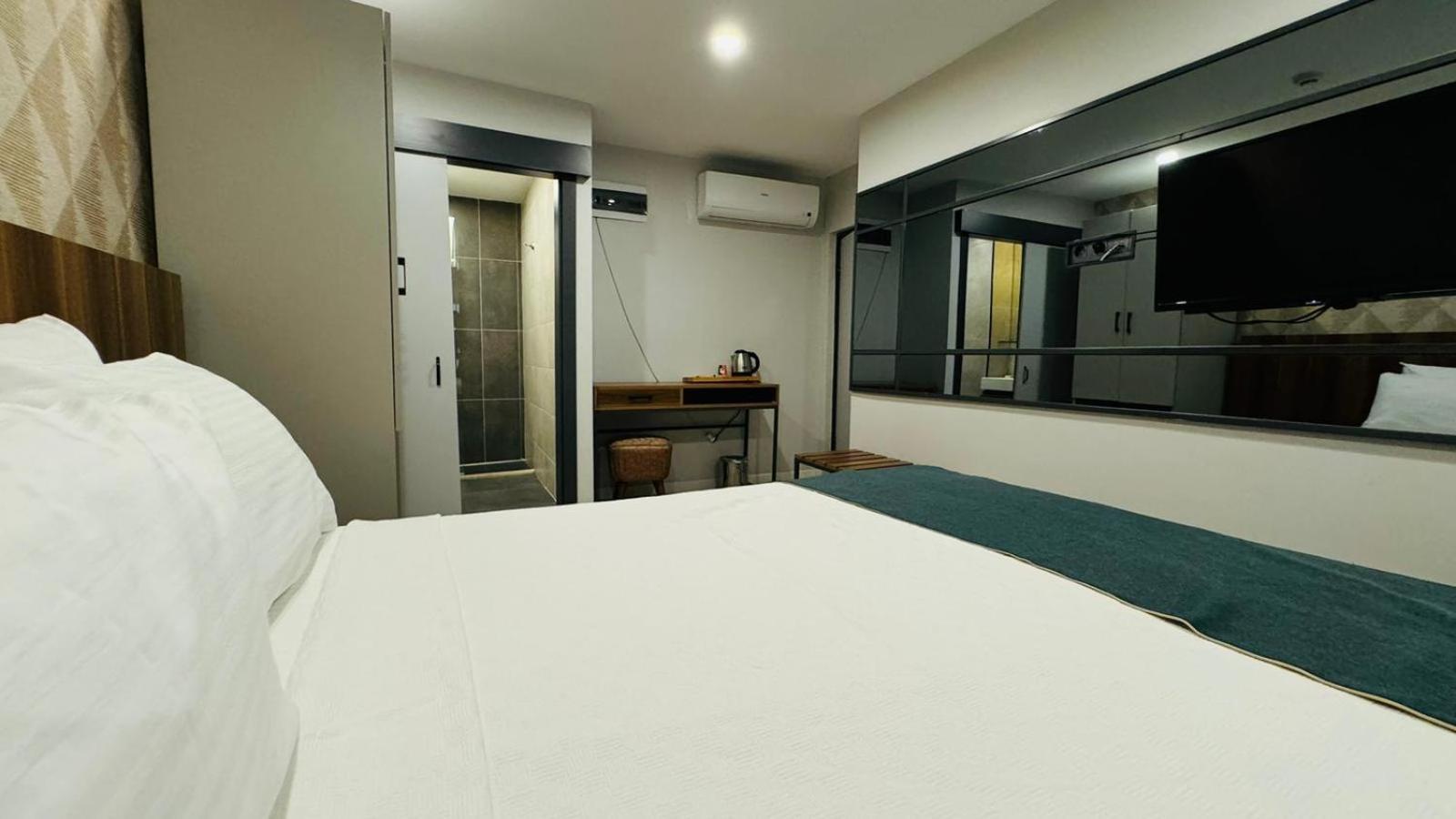 Le Port Karakoey Hotel *