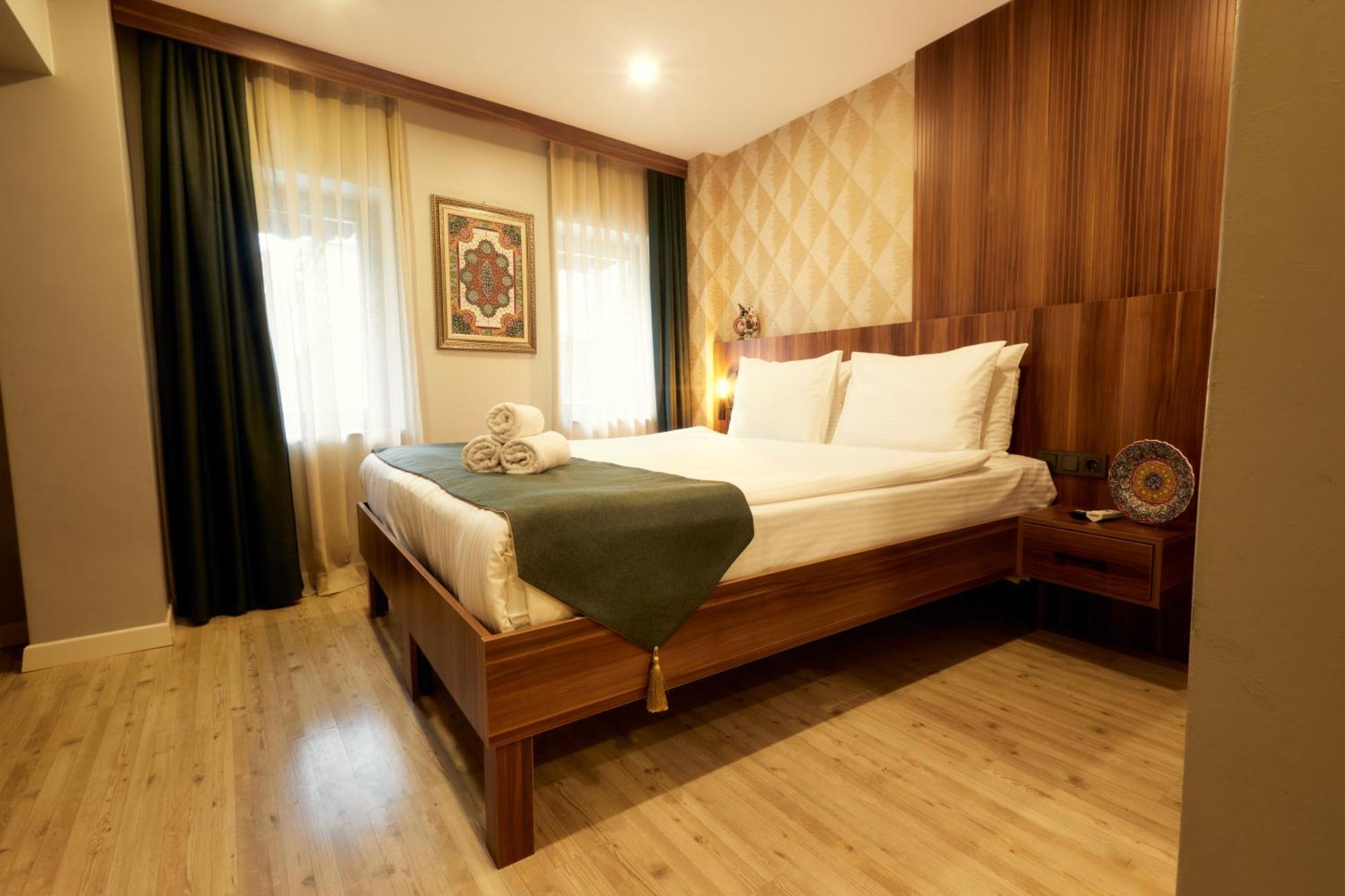 Le Port Karakoey Hotel