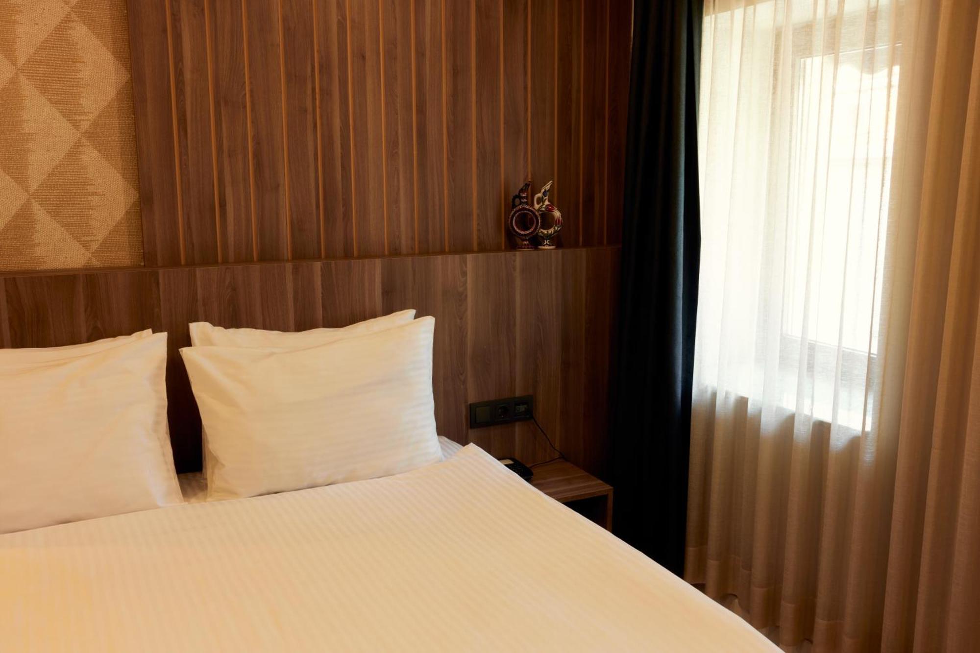 Le Port Karakoey Hotel *