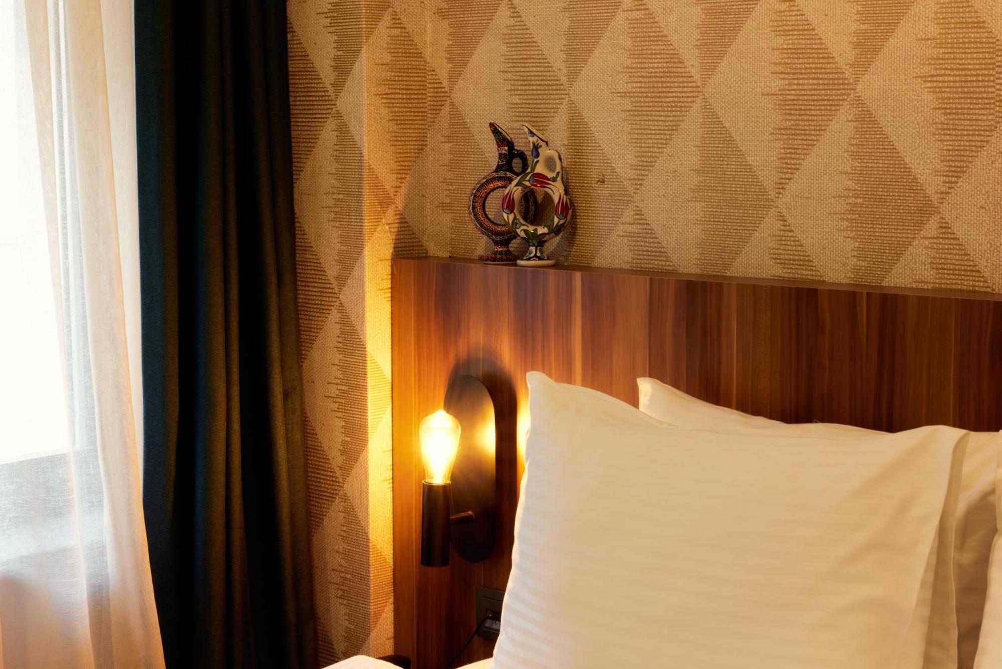 Le Port Karakoey Hotel *