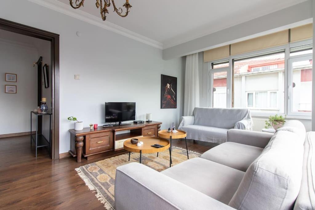 Bright Vibrant 3br Haven Near Sea And Prime Locale Apartment