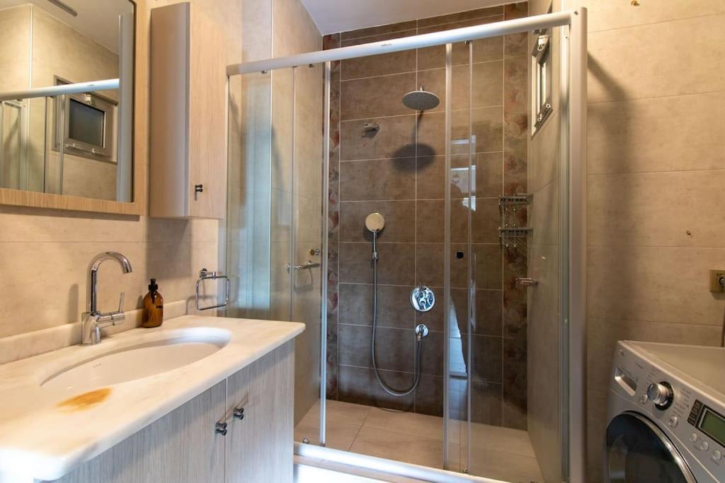 Apartment Bright Vibrant 3br Haven Near Sea And Prime Locale Istanbul