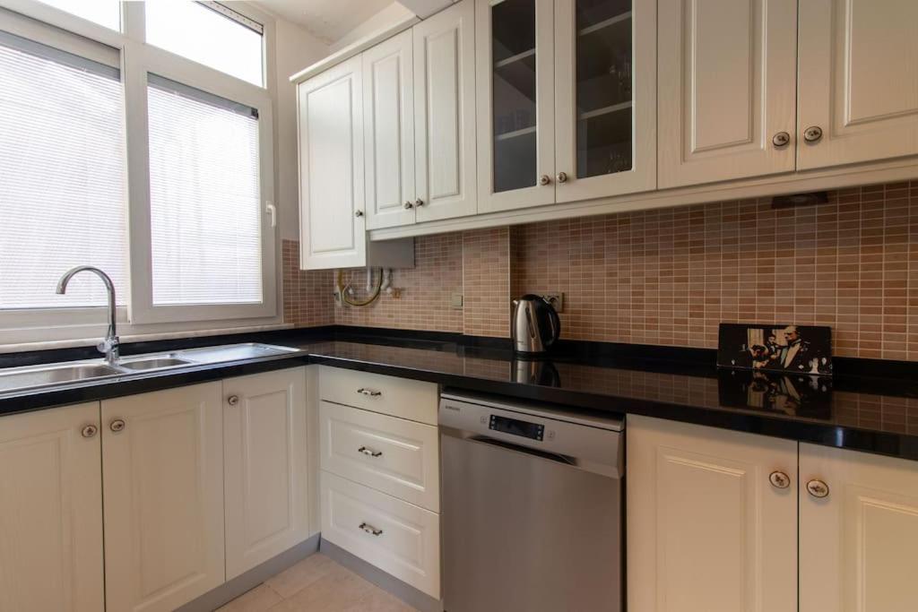 Bright Vibrant 3br Haven Near Sea And Prime Locale * Istanbul
