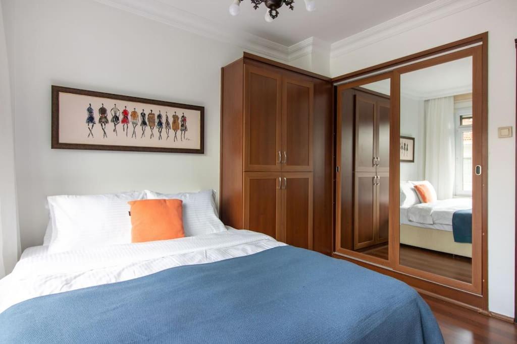 Apartment Bright Vibrant 3br Haven Near Sea And Prime Locale *