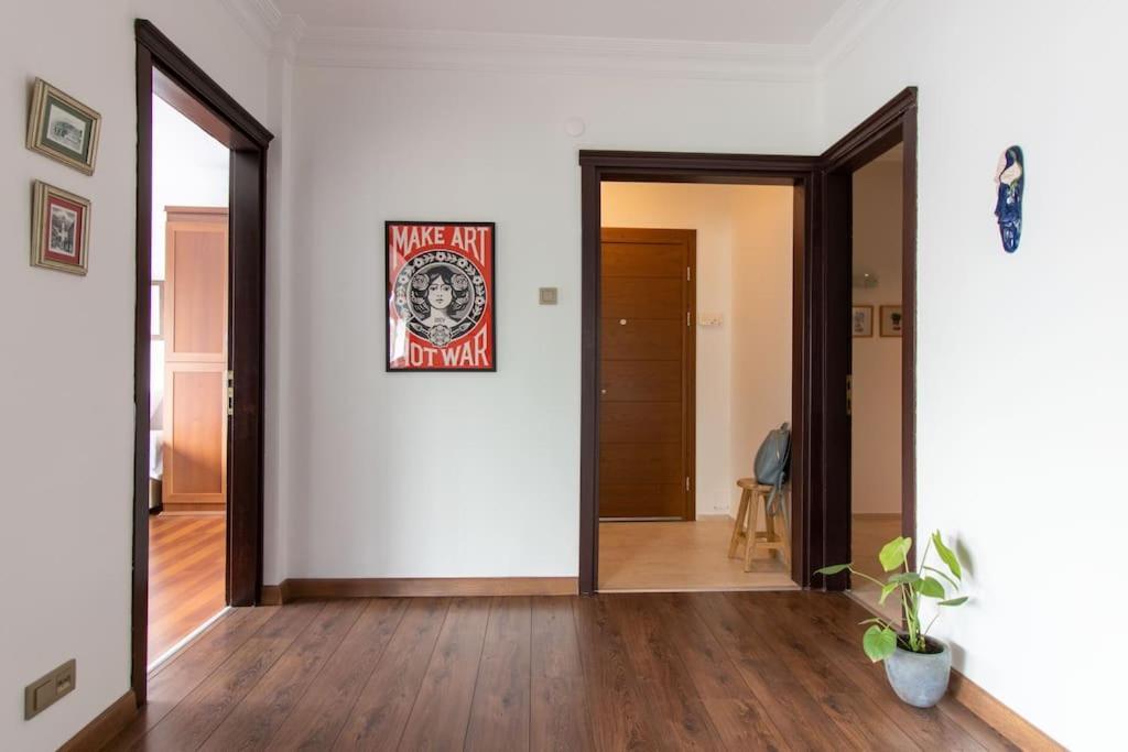 Bright Vibrant 3br Haven Near Sea And Prime Locale *