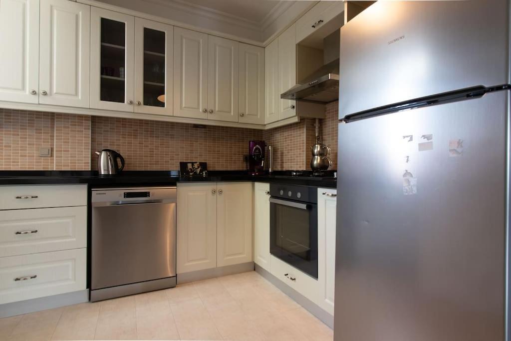 Bright Vibrant 3br Haven Near Sea And Prime Locale Istanbul