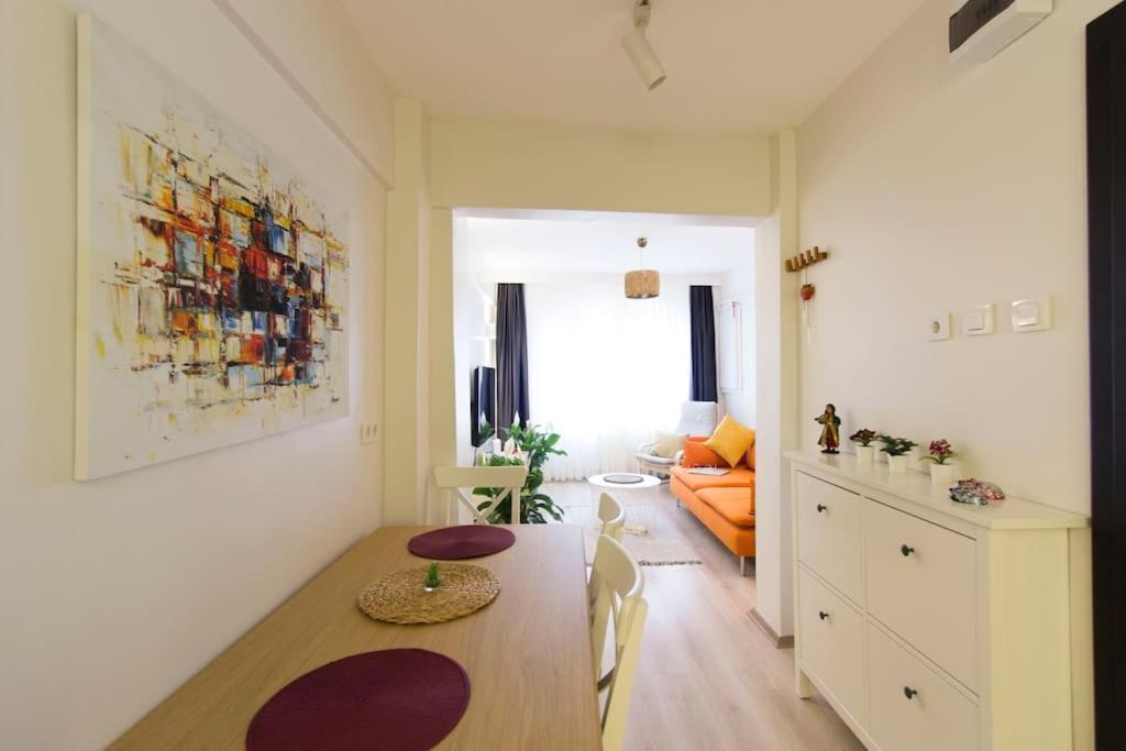Fully Renovated 2br Flat In Prime Location At Moda Apartment Istanbul