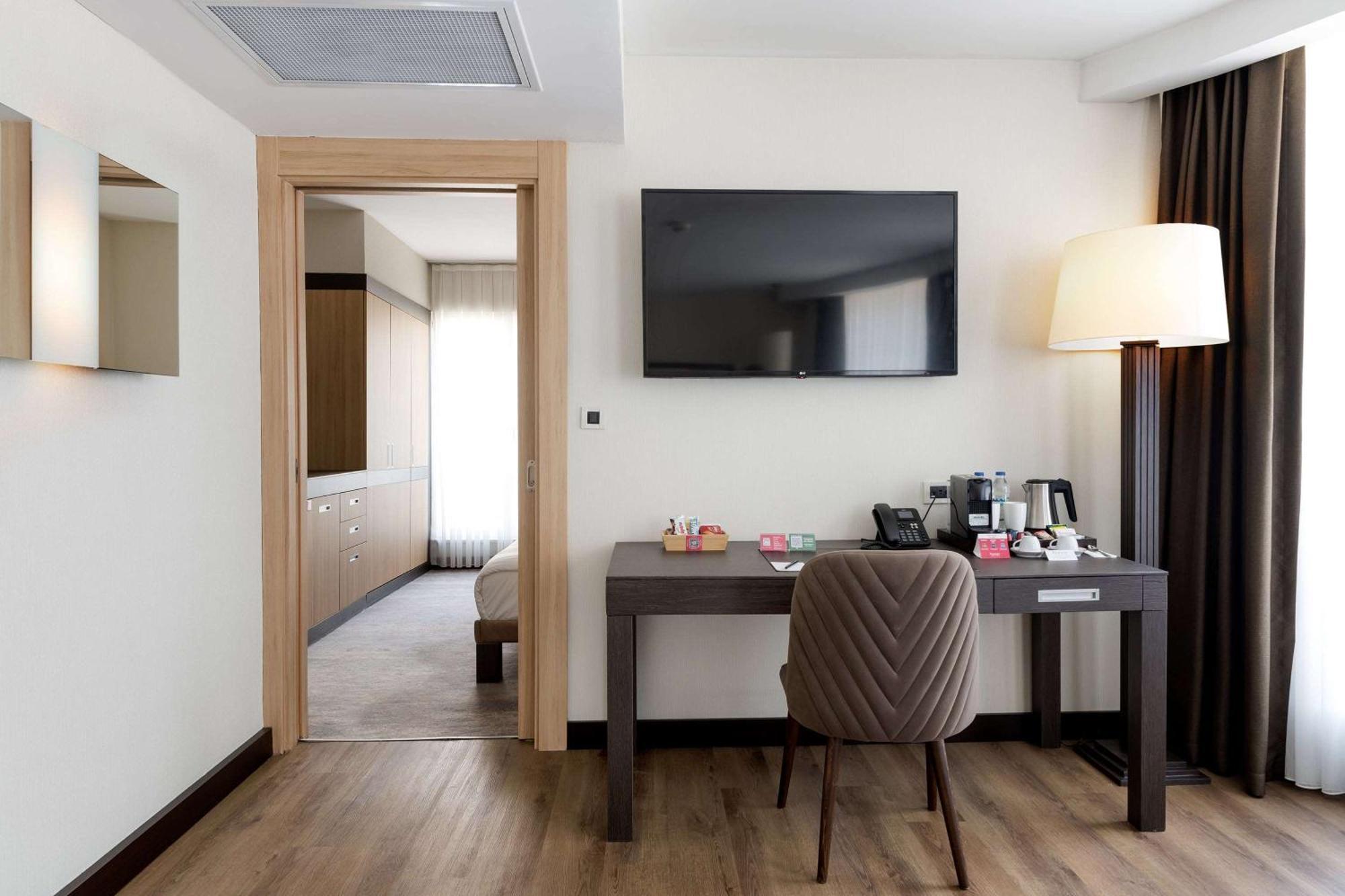 Ramada Plaza By Wyndham Center (adults Only) Hotel