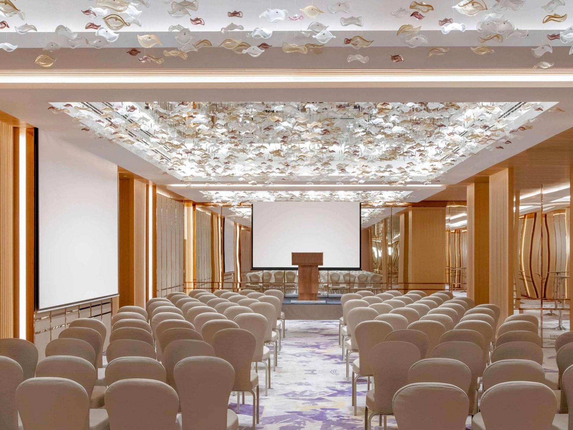 Moevenpick Bosphorus 5*
