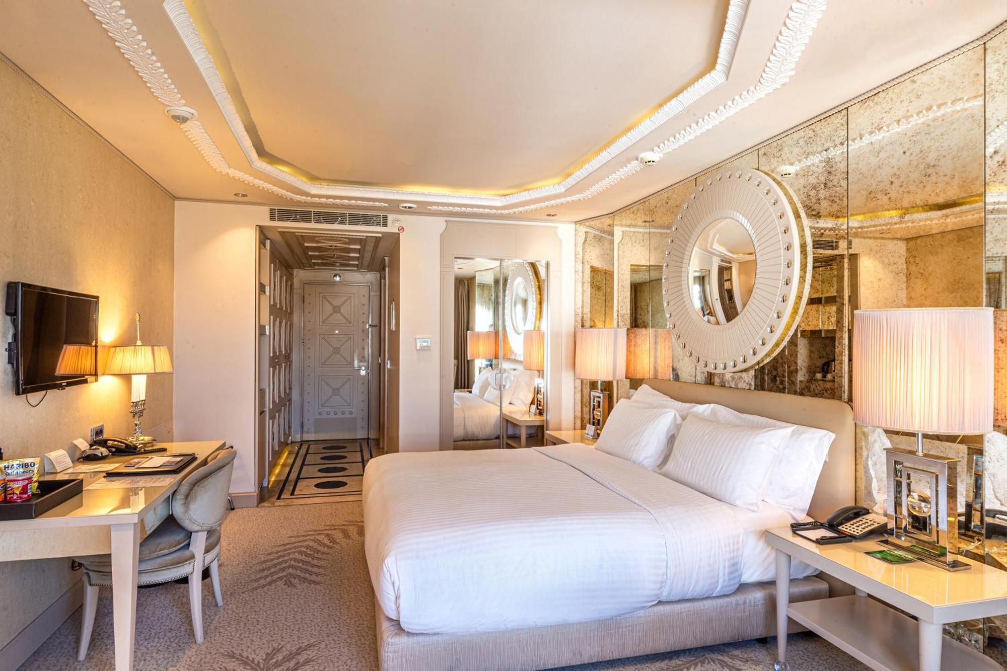 Wyndham Grand Kalamış Marina Otel 5*