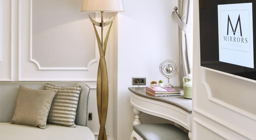 Mirrors Hotel