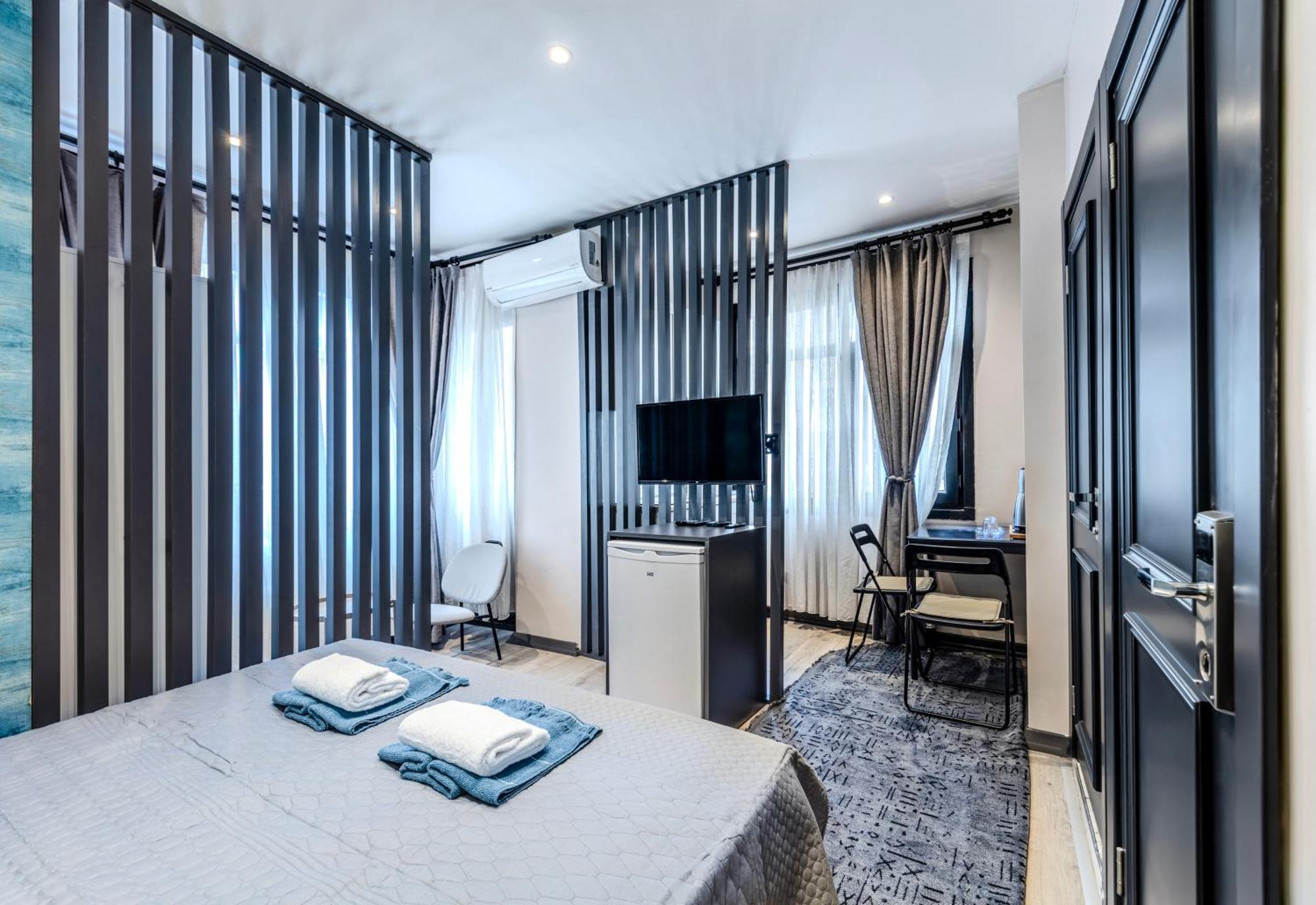 Equipment Modernist Design - In The Bosphorus - Galataport - Taksim Apartment *