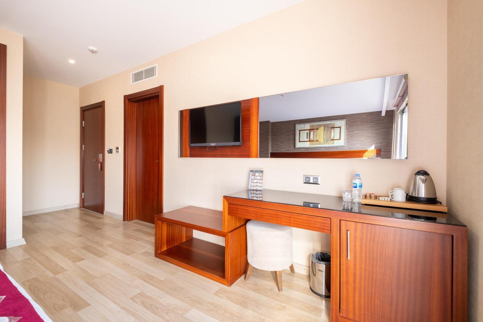 Clover Sisli 4*