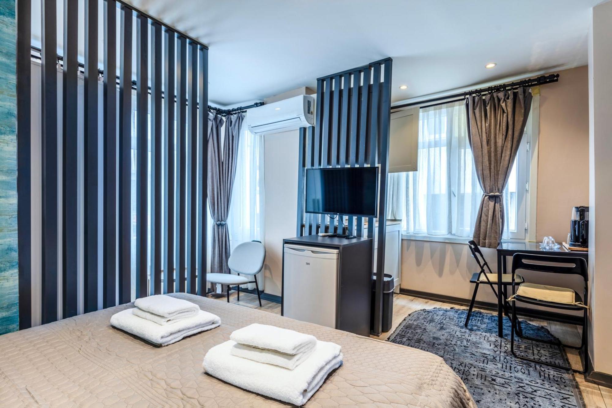 Equipment Modernist Design - In The Bosphorus - Galataport - Taksim Apartment