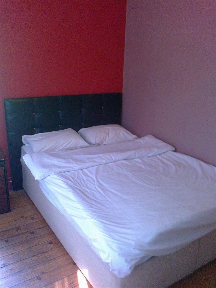 Cheers Midtown Hostel